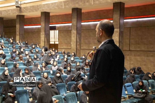 آشنایی مدیران و معاونین مدارس یزد با مفاهیم پدافند غیرعامل