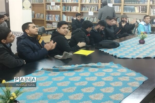 حضور دانش‌آموزان پسر دوره متوسطه دوم شهرستان ملارد در مسابقات قرآنی