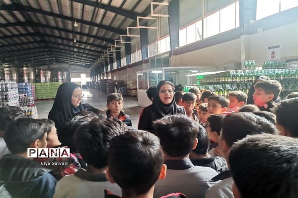 بازدید دانش‌آموزان خلیل آباد از شهرک صنعتی کاشمر