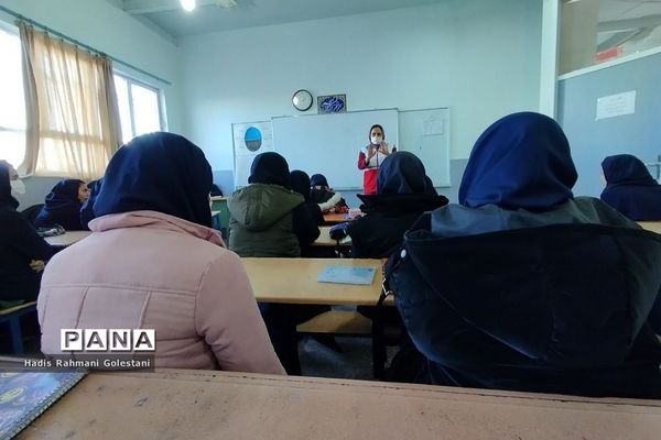 آموزش اصول امدادگردی در مدرسه  نور هدایت شهریار