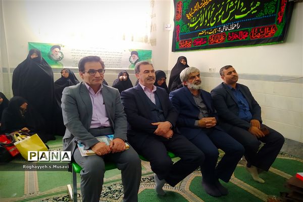 تقدیر از دانش آموزان و دبیران فعال نماز دبیرستان سید احمد فاتحی ۲ قم