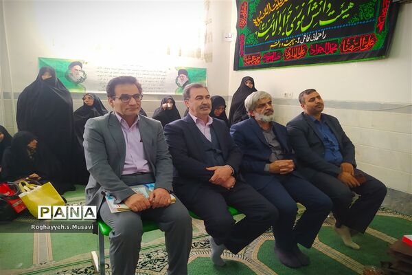 تقدیر از دانش آموزان و دبیران فعال نماز دبیرستان سید احمد فاتحی ۲ قم