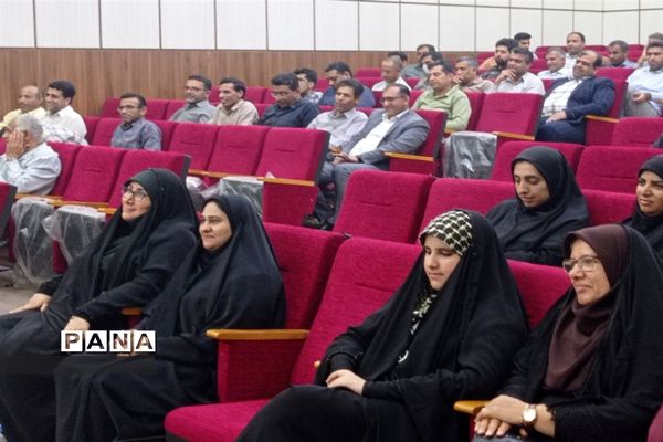 حضور  مشاور اجرایی وزیر آموزش و پرورش در بندرخمیر