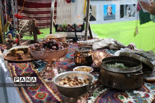 نمایشگاه اقوام دانشجو معلمان دختر سراسر کشور در بوشهر