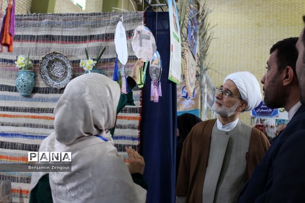 نمایشگاه اقوام دانشجو معلمان دختر سراسر کشور در بوشهر