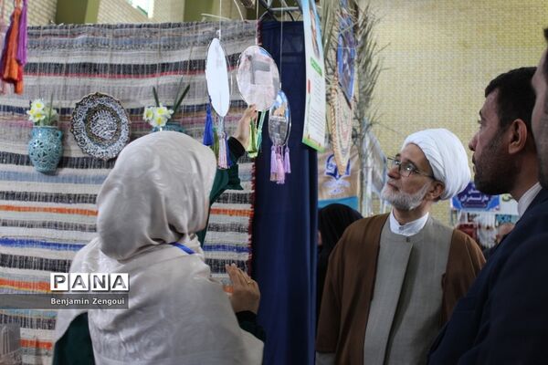 نمایشگاه اقوام دانشجو معلمان دختر سراسر کشور در بوشهر