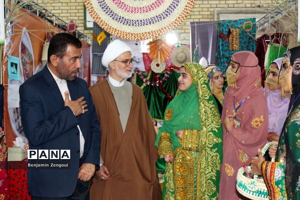 نمایشگاه اقوام دانشجو معلمان دختر سراسر کشور در بوشهر