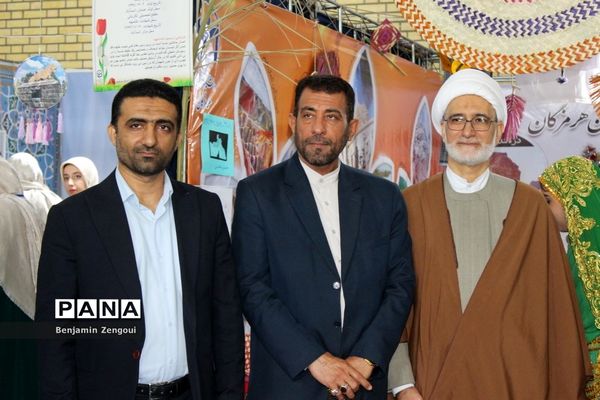 نمایشگاه اقوام دانشجو معلمان دختر سراسر کشور در بوشهر