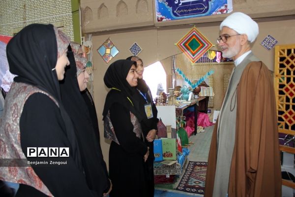 نمایشگاه اقوام دانشجو معلمان دختر سراسر کشور در بوشهر