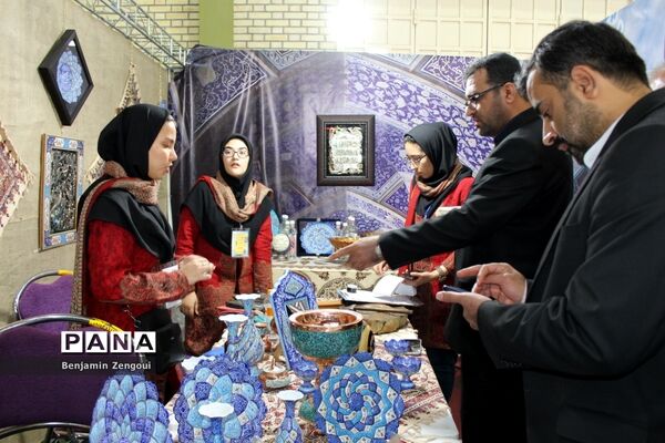 نمایشگاه اقوام دانشجو معلمان دختر سراسر کشور در بوشهر
