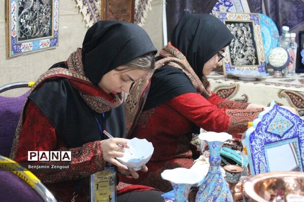 نمایشگاه اقوام دانشجو معلمان دختر سراسر کشور در بوشهر