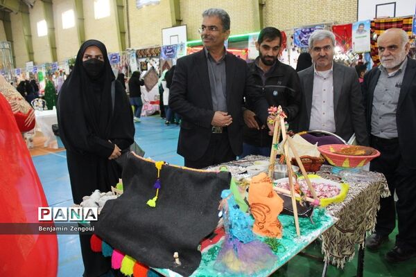 نمایشگاه اقوام دانشجو معلمان دختر سراسر کشور در بوشهر