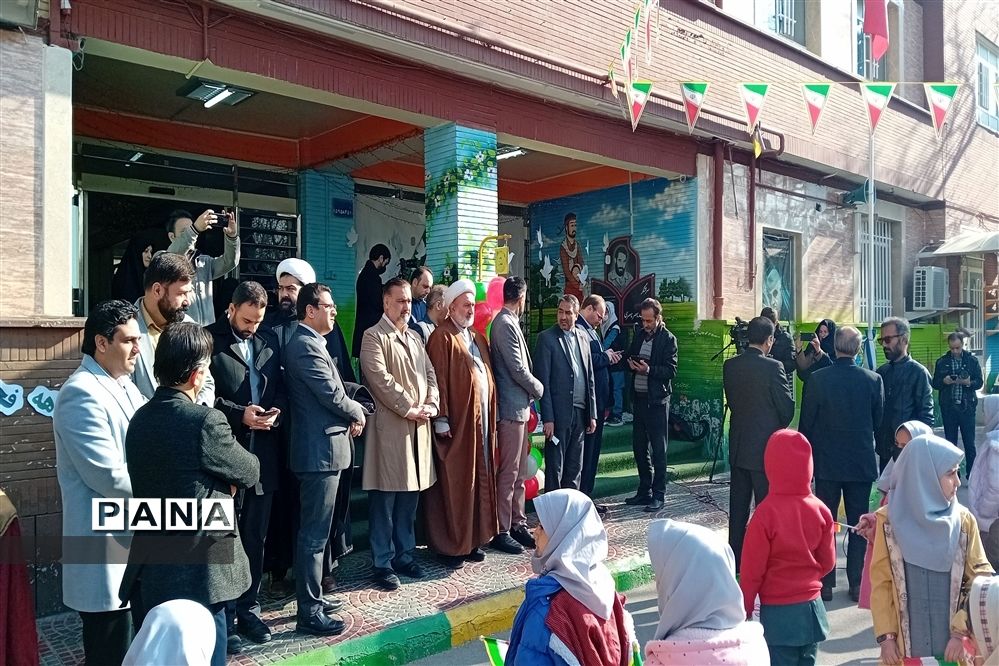 مراسم بزرگداشت دهه فجر و آیین نواختن زنگ انقلاب