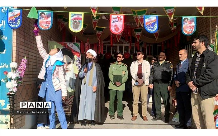 زنگ‌ انقلاب در نایین نواخته شد