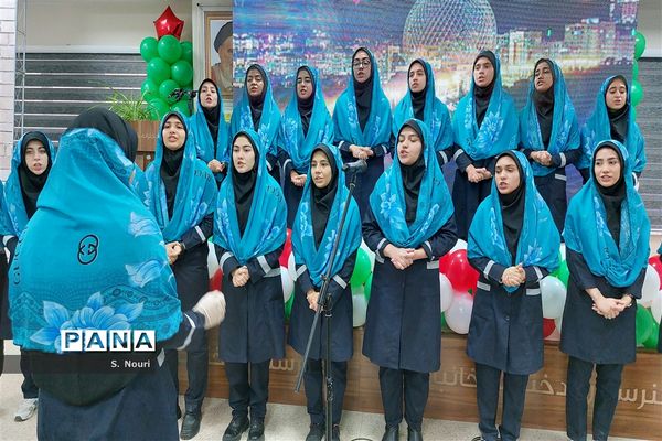 آیین گلبانگ انقلاب اسلامی در مدارس همدان