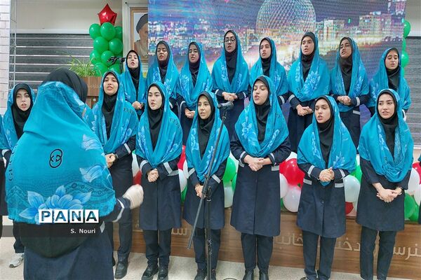 آیین گلبانگ انقلاب اسلامی در مدارس همدان