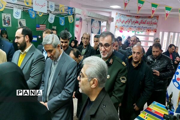آیین گلبانگ انقلاب اسلامی در مدارس همدان