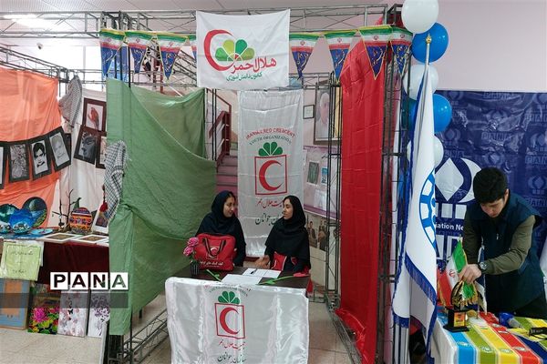 آیین گلبانگ انقلاب اسلامی در مدارس همدان