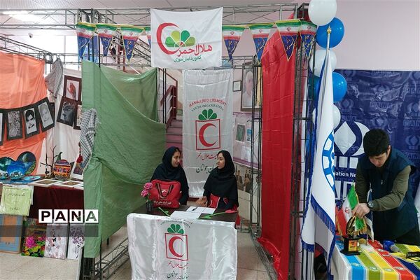 آیین گلبانگ انقلاب اسلامی در مدارس همدان