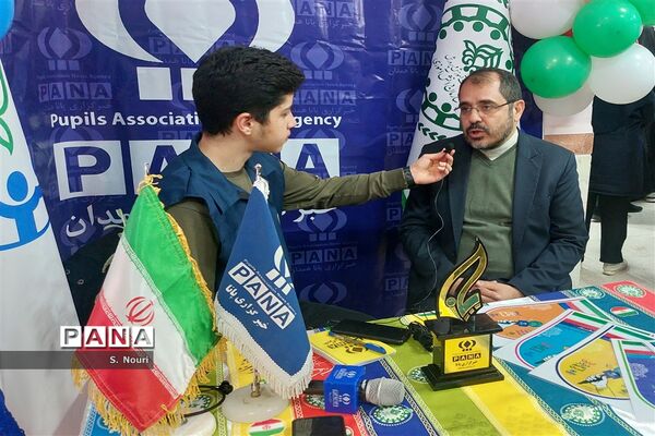 آیین گلبانگ انقلاب اسلامی در مدارس همدان