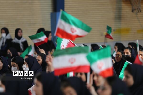 آیین نمادین استانی زنگ انقلاب در آموزشگاه سپیده ناحیه۲ شهرستان شهرکرد