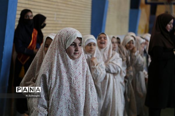 آیین نمادین استانی زنگ انقلاب در آموزشگاه سپیده ناحیه۲ شهرستان شهرکرد