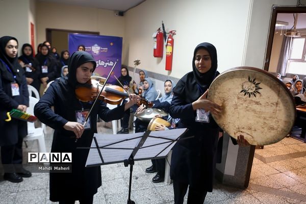 آیین نواختن گلبانگ انقلاب اسلامی با حضور وزیر آموزش و پرورش