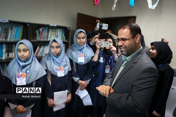 آیین نواختن گلبانگ انقلاب اسلامی با حضور وزیر آموزش و پرورش