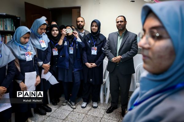 آیین نواختن گلبانگ انقلاب اسلامی با حضور وزیر آموزش و پرورش