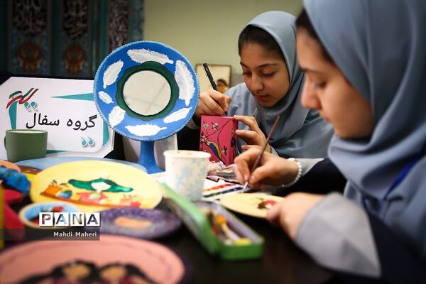 آیین نواختن گلبانگ انقلاب اسلامی با حضور وزیر آموزش و پرورش