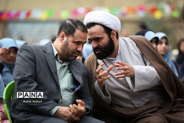 آیین نواختن گلبانگ انقلاب اسلامی با حضور وزیر آموزش و پرورش