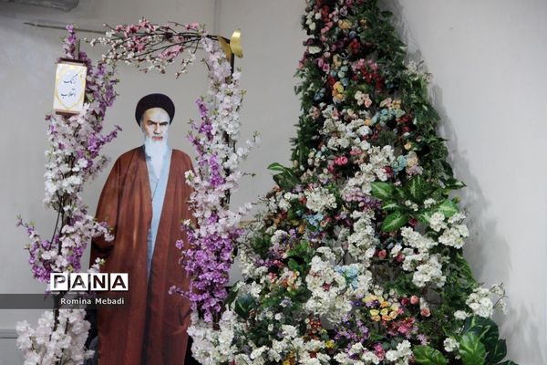 مراسم نواخته‌شدن زنگ انقلاب اسلامی و افتتاحیه نمایشگاه مدرسه انقلاب در اسلامشهر