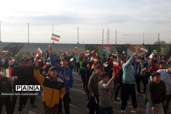 نواختن زنگ انقلاب در مدارس ناحیه 2 شهرری