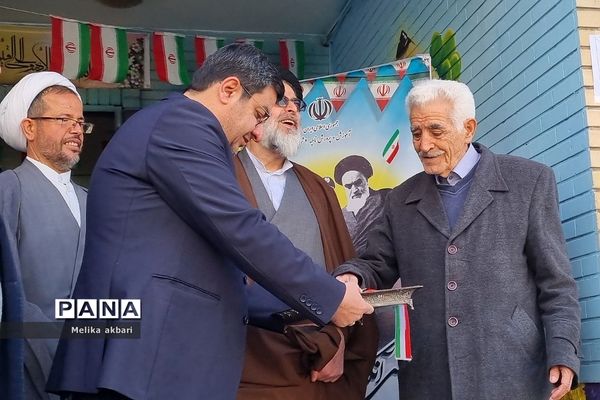 نواختن زنگ انقلاب در مدارس ناحیه 2 شهرری