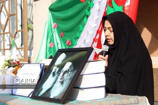 نواختن زنگ انقلاب در دبیرستان توحید گلوگاه