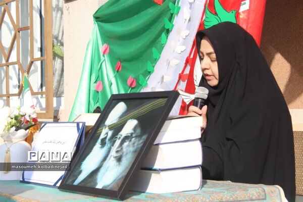 نواختن زنگ انقلاب در دبیرستان توحید گلوگاه