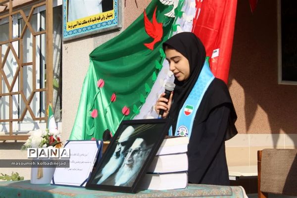 نواختن زنگ انقلاب در دبیرستان توحید گلوگاه