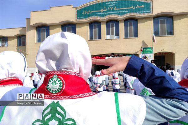 برگزاری مراسم نمادین زنگ انقلاب در منطقه امامزاده بادرود