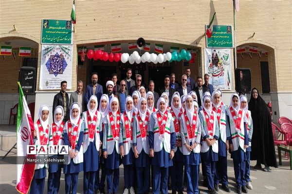 برگزاری مراسم نمادین زنگ انقلاب در منطقه امامزاده بادرود