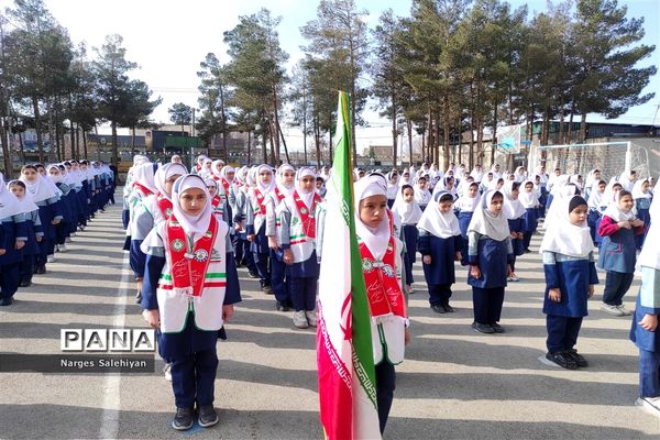برگزاری مراسم نمادین زنگ انقلاب در منطقه امامزاده بادرود