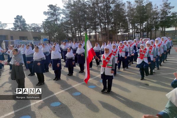 برگزاری مراسم نمادین زنگ انقلاب در منطقه امامزاده بادرود