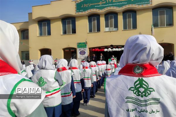 برگزاری مراسم نمادین زنگ انقلاب در منطقه امامزاده بادرود