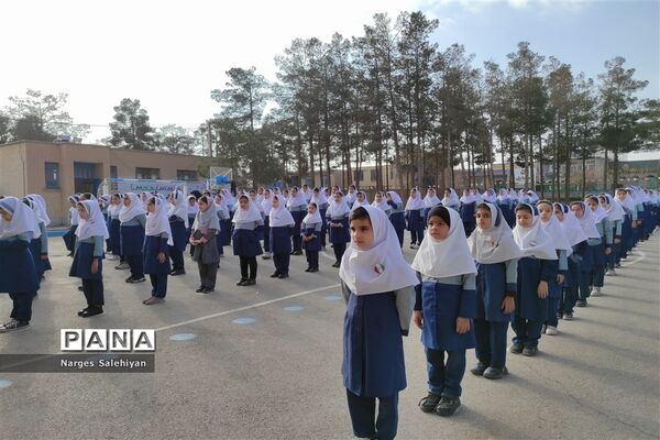 برگزاری مراسم نمادین زنگ انقلاب در منطقه امامزاده بادرود