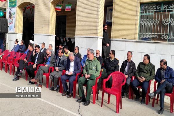 برگزاری مراسم نمادین زنگ انقلاب در منطقه امامزاده بادرود