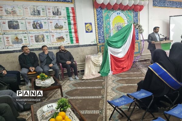 مراسم سالگرد انقلاب اسلامی و نواختن زنگ انقلاب در مدارس شهرستان فیروزکوه