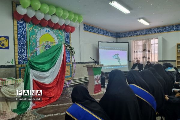 مراسم سالگرد انقلاب اسلامی و نواختن زنگ انقلاب در مدارس شهرستان فیروزکوه