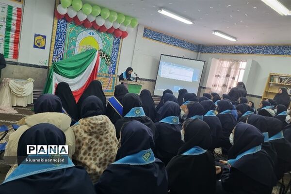 مراسم سالگرد انقلاب اسلامی و نواختن زنگ انقلاب در مدارس شهرستان فیروزکوه