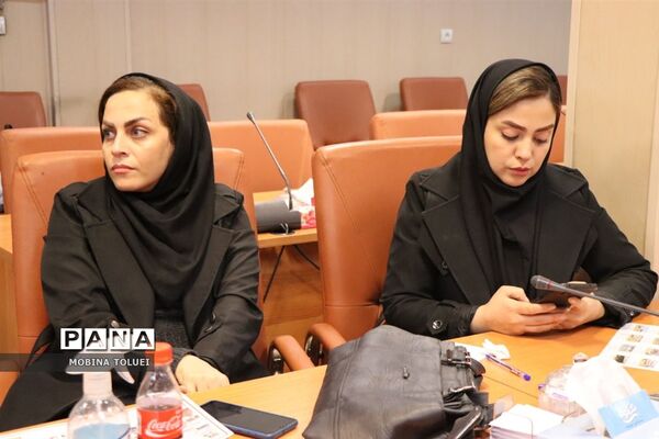 نشست صمیمی فرماندار شهرستان بهارستان با اصحاب رسانه