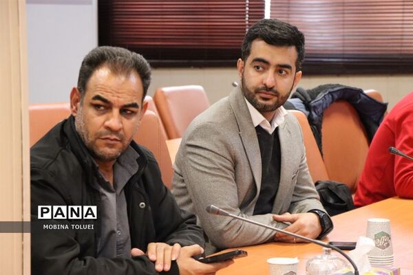 نشست صمیمی فرماندار شهرستان بهارستان با اصحاب رسانه