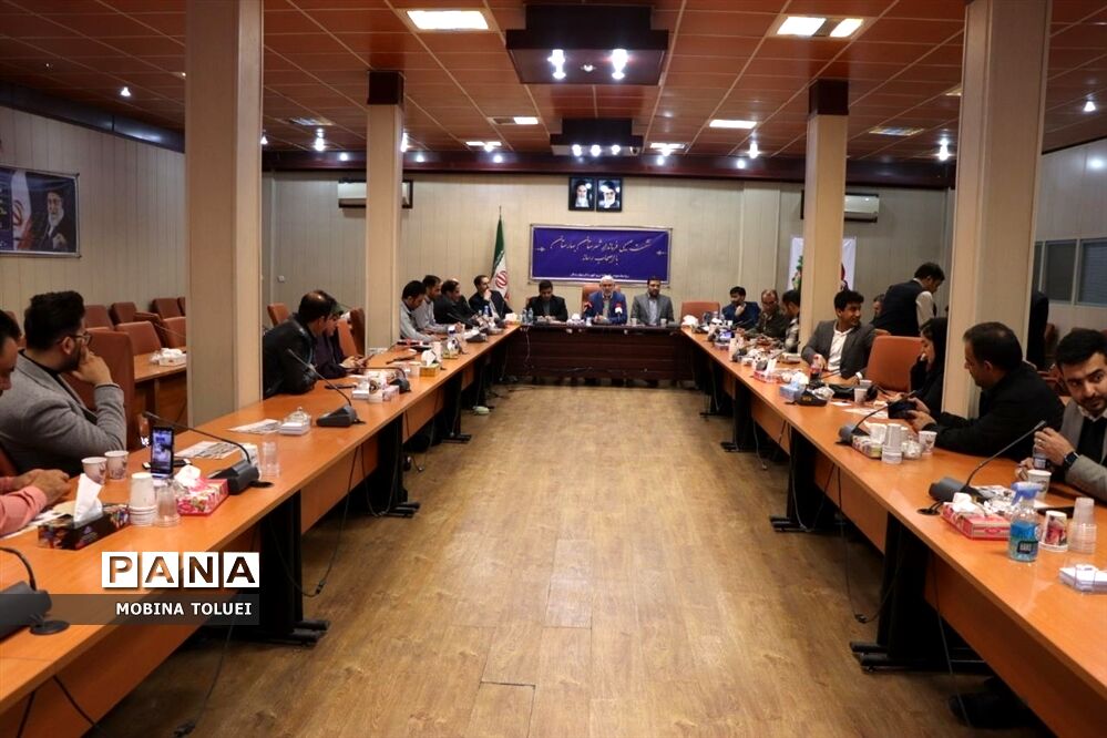 نشست صمیمی فرماندار شهرستان بهارستان با اصحاب رسانه